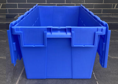 La logística de Recycable apila los envases atados plásticos de la tapa