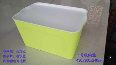Contenedores de almacenamiento plásticos amarillos con las tapas/los compartimientos de almacenamiento plásticos grandes
